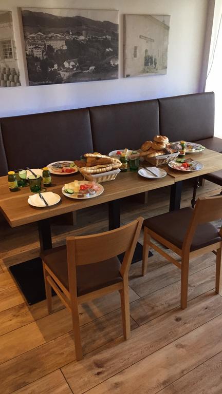 Pension Sunnseitn - Gasthof - Cafe - Weinkeller Haslach an der Muhl Luaran gambar